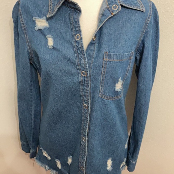 EUC Distressed Denim  Top Size Medium - Picture 8 of 10